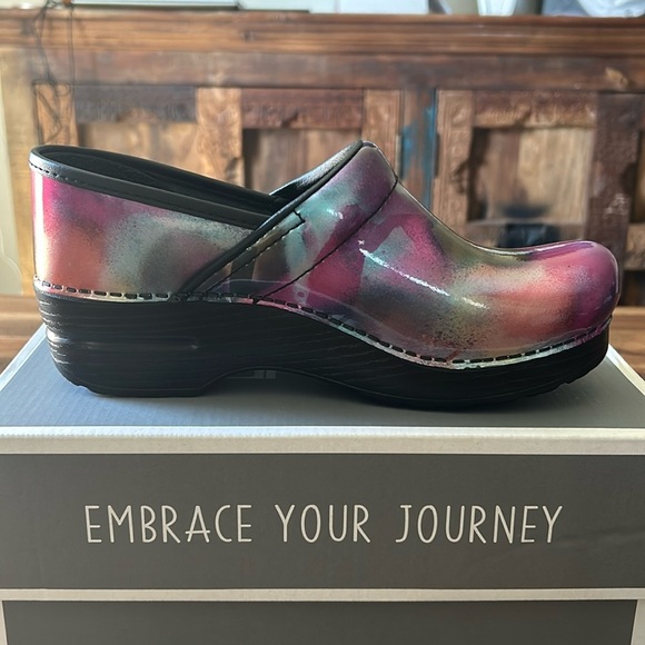Dansko clogs, professional patent shoes, spray paint style. New. Size 8.5 - Picture 2 of 9